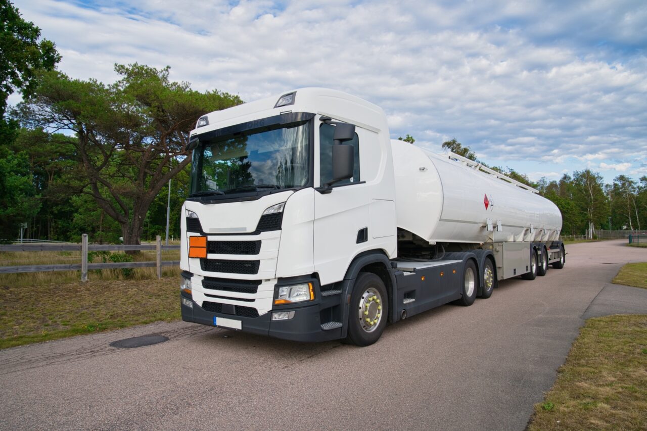 タンクローリー